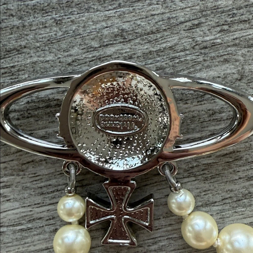 Vivienne Westwood Cream Pearl and Silver Necklace - Picture 5 of 8